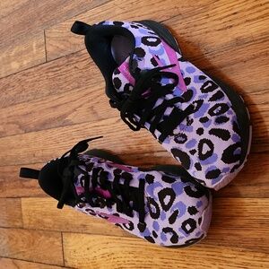 Brooks Revel 5 Purple Cheetah Size 7